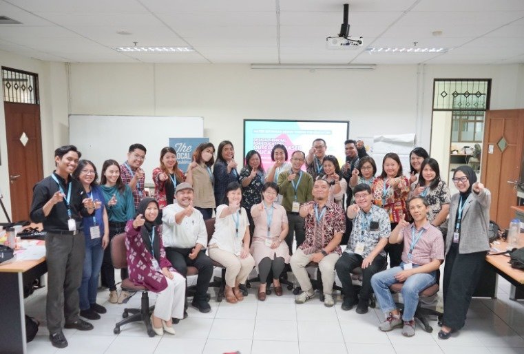 Michel Lewrick memimpin pelatihan Design Thinking untuk dosen Universitas Maranatha