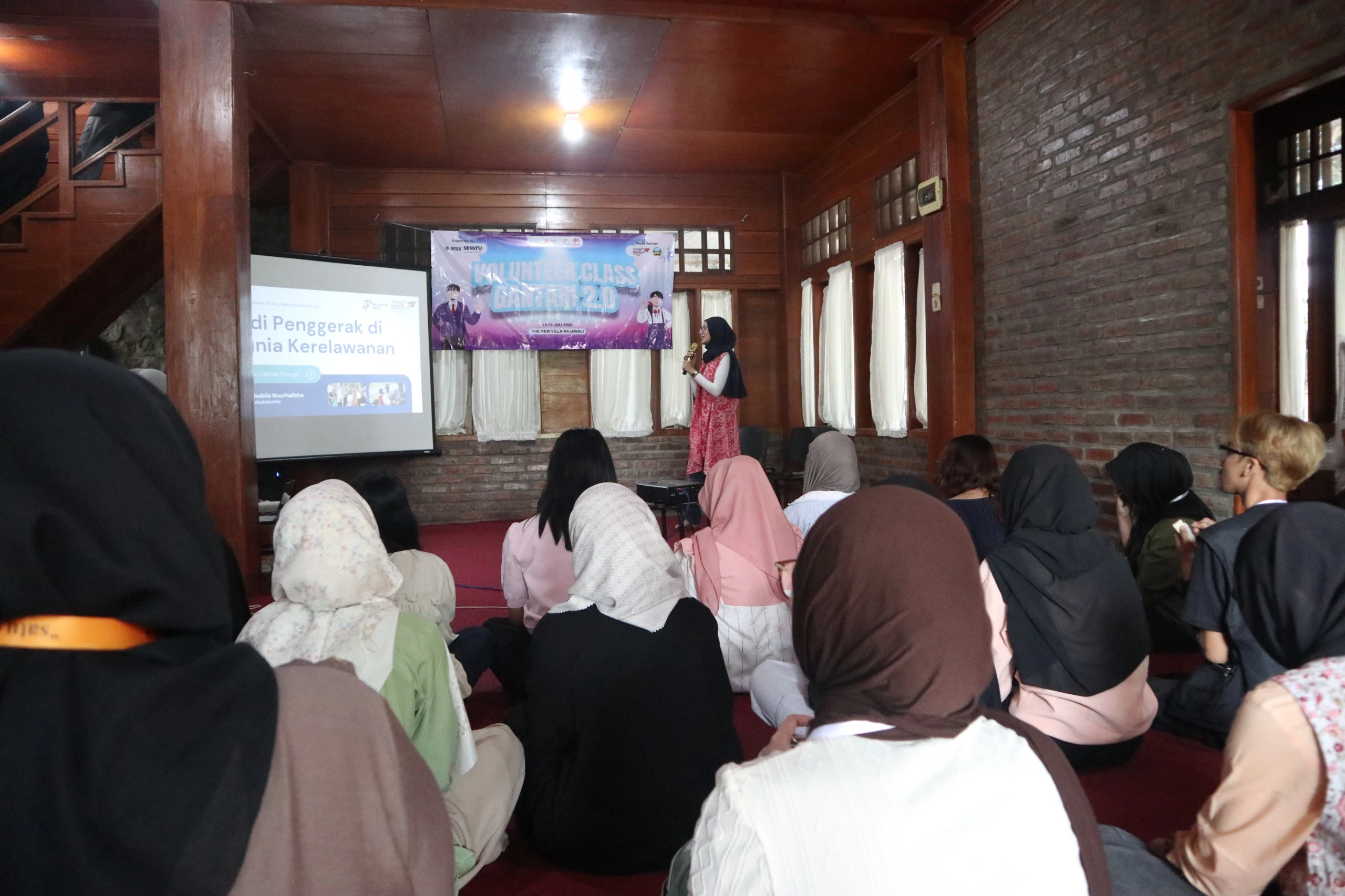 Relawan Gesit Bandung dan Young Impact Generator dalam Pelatihan Relawan GANTARI