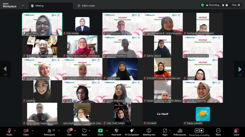 Sesi pertemuan virtual peserta program inkubasi UMKM dengan BCA Syariah, menampilkan berbagai wajah peserta dan mentor dalam layar Zoom.